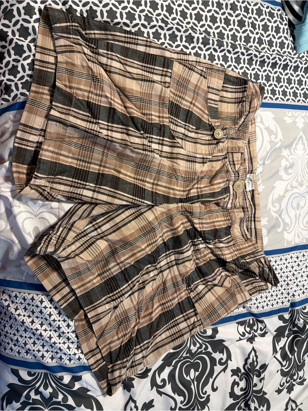 Women’s Plaid Casual Shorts - Tan & Black